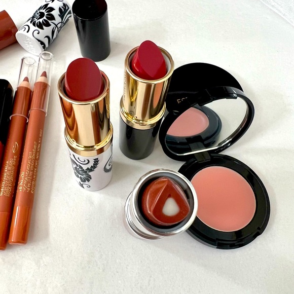 ESTEE LAUDER CLINIQUE 9 Lip products new! - Picture 2 of 2